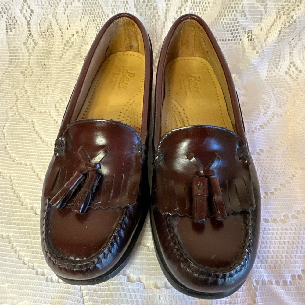 GH Bass weejun tassle loafers